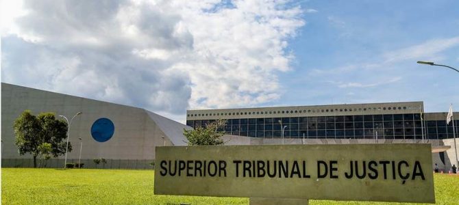 STJ decide que pagamentos de honorários advocatícios não devem ser realizados com dinheiro da educação básica STJ decide que pagamentos de honorários advocatícios não devem ser realizados com dinheiro da educação básica