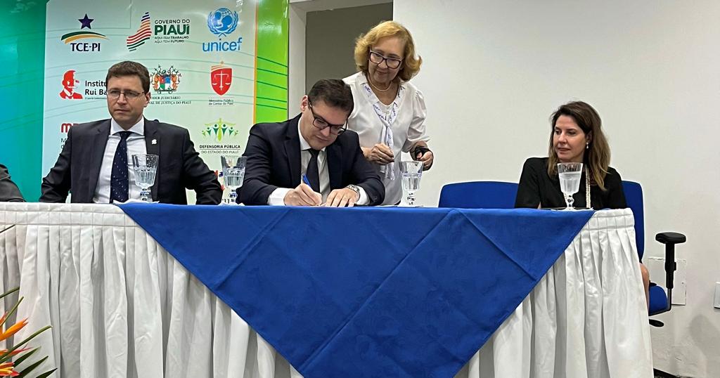 MPC-PI assina Pacto pela Educação do Piauí em lançamento da GAEPE no Estado