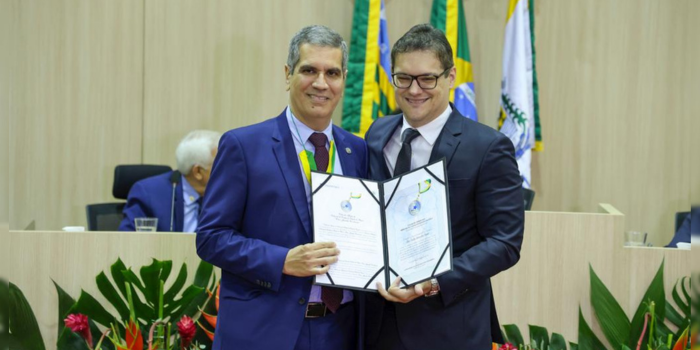 MPC-PI concede outorga do Colar do Mérito ao Auditor Federal Luís Emílio Passos