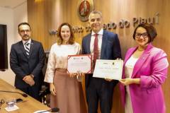 Procurador Leandro Maciel recebe certificado de reconhecimento do MP Estadual